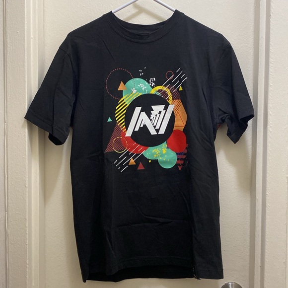 A7 Mens Graphic Bar Grip T Shirt is Size Medium Black Red White - Picture 1 of 4